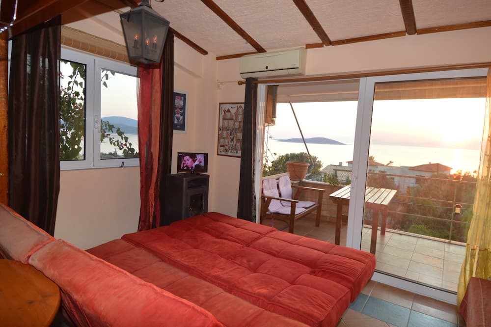 Photo of Bedroom in Marmari