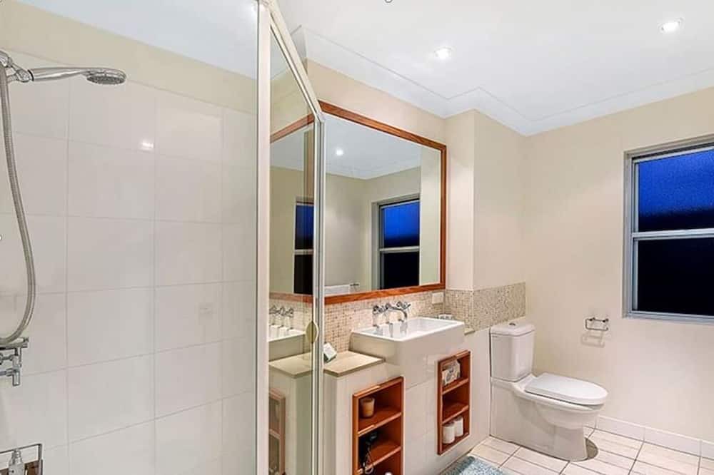 Photo of Bathroom in Main Beach