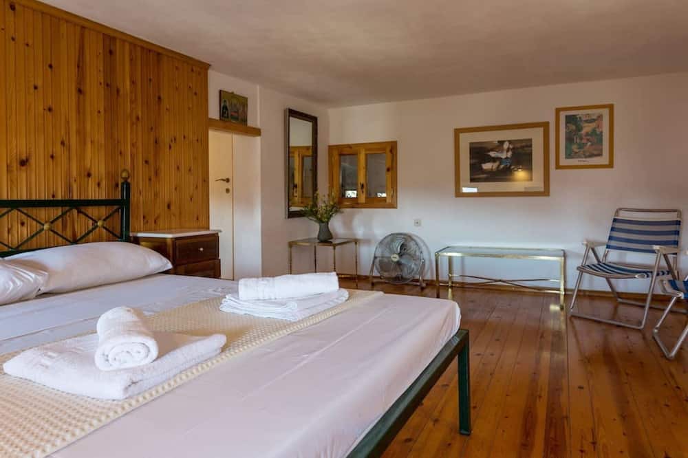 Photo of Bedroom in Votsi