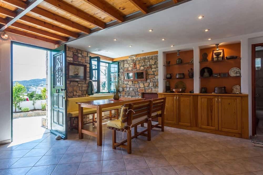 Photo of Kitchen in Votsi