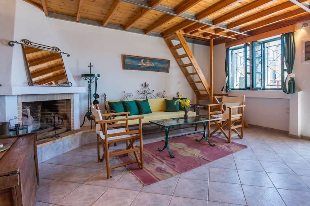 Photo of Livingroom in Votsi