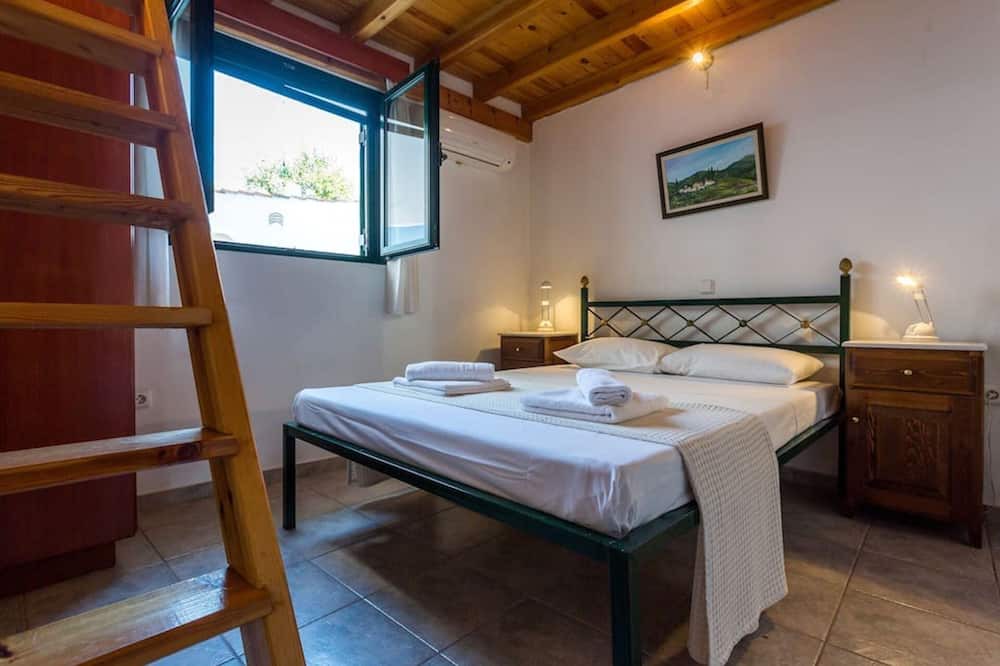 Photo of Bedroom in Votsi