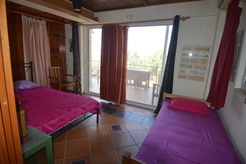 Photo of Bedroom in Marmari