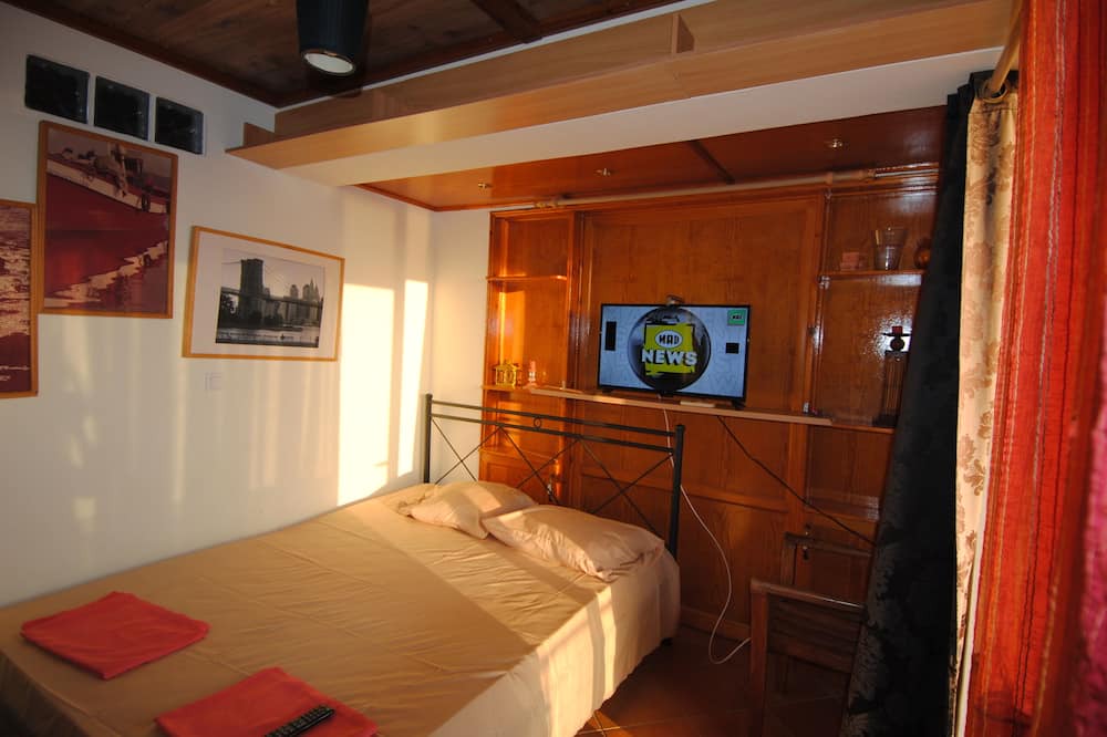 Photo of Bedroom in Marmari
