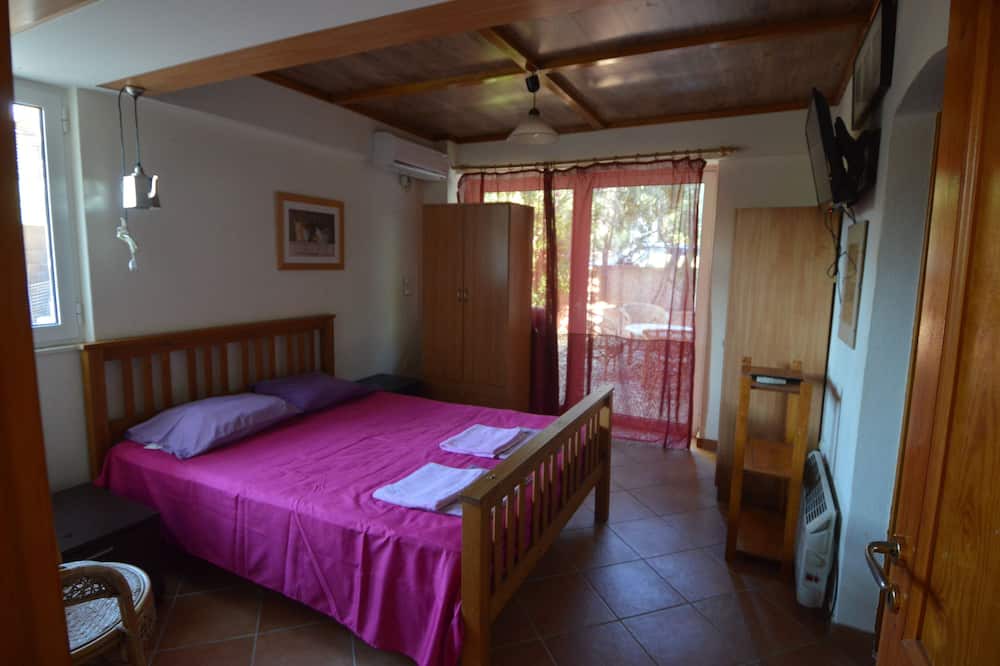 Photo of Bedroom in Marmari