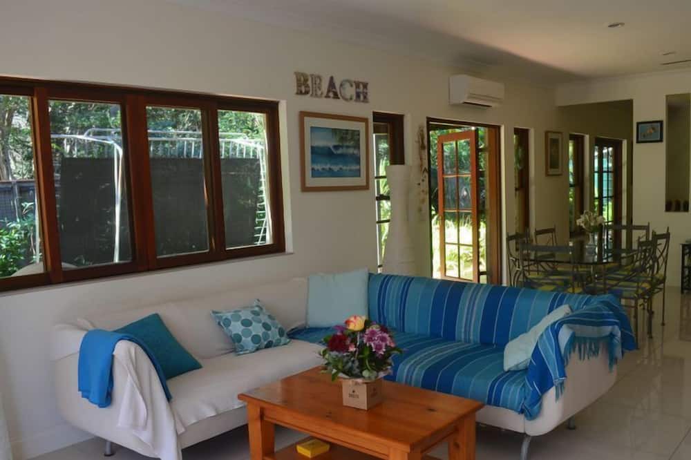 Photo of Livingroom in Wurtulla
