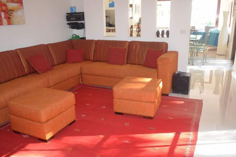 Photo of Livingroom in Wurtulla