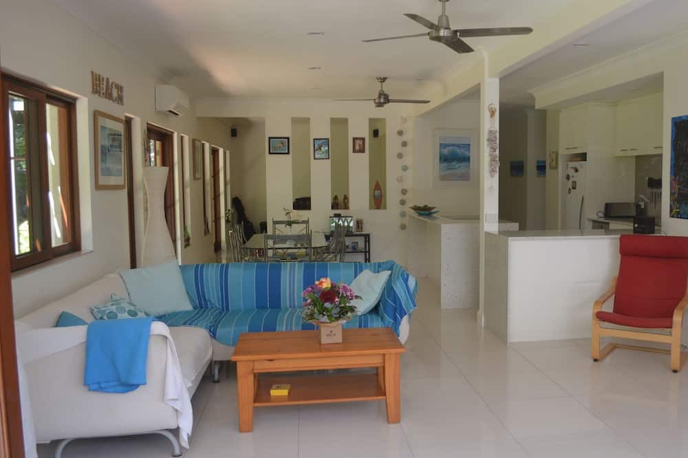 Photo of Livingroom in Wurtulla