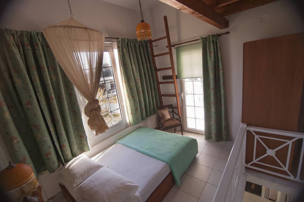 Photo of Bedroom in Neos Erineos