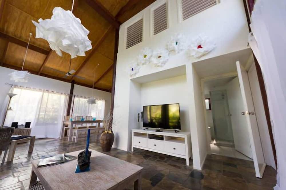Photo of Livingroom in Mudgeeraba