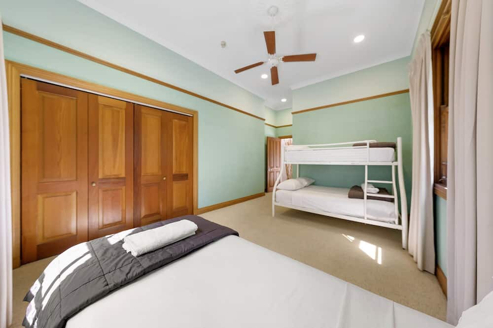 Photo of Bedroom in Advancetown