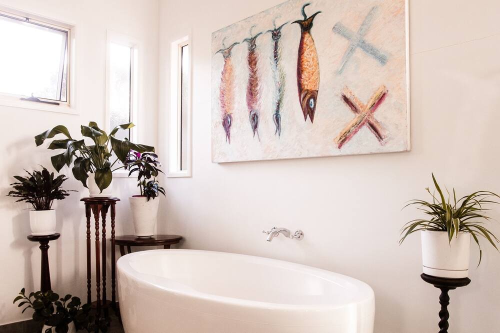 Photo of Bathroom in Millstream