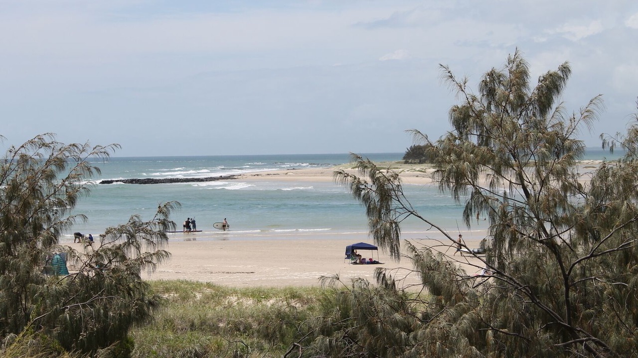 Photo of Others in Elliott Heads