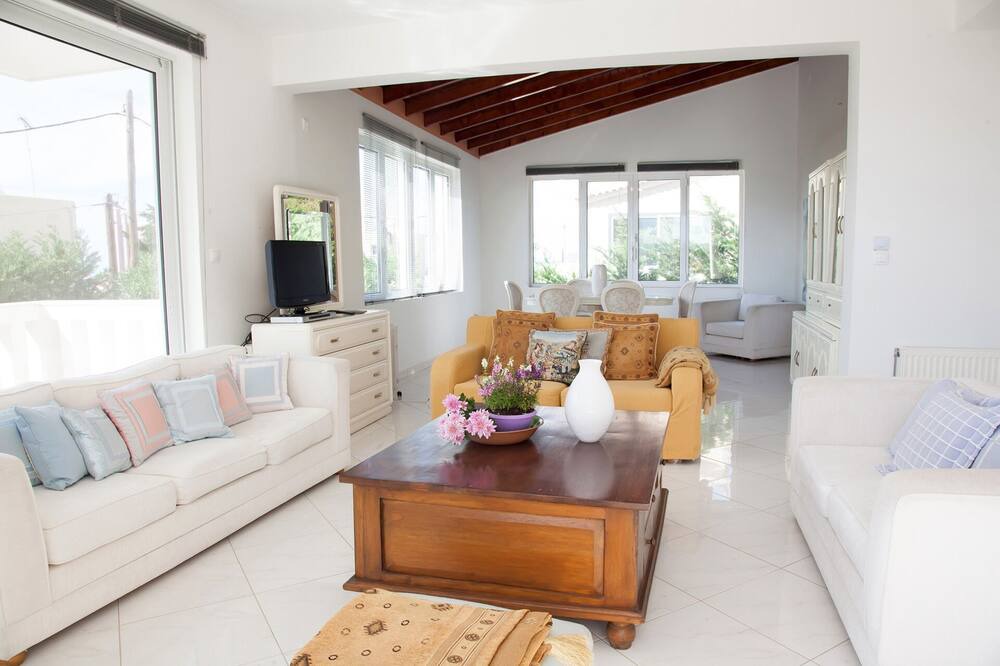 Photo of Livingroom in Saronikos