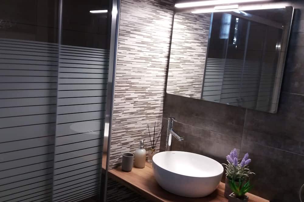 Photo of Bathroom in Katakolo