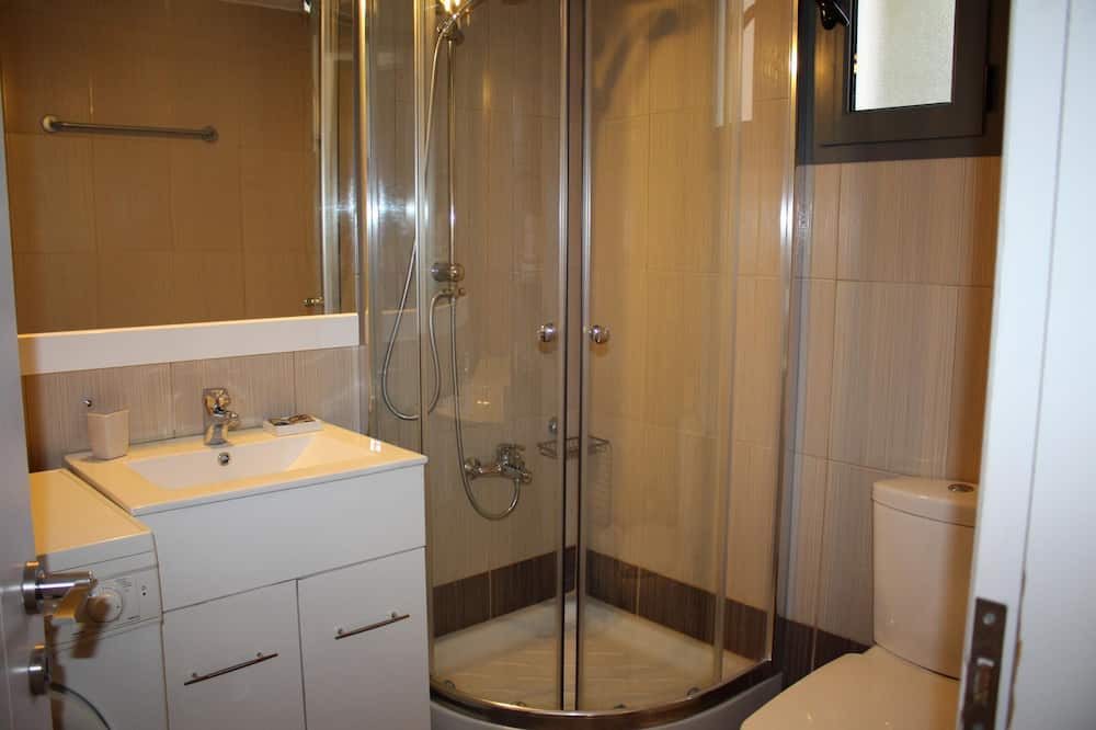 Photo of Bathroom in Plepi