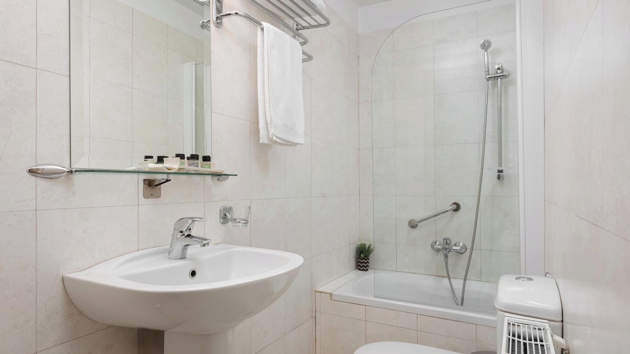 Photo of Bathroom in Delphi
