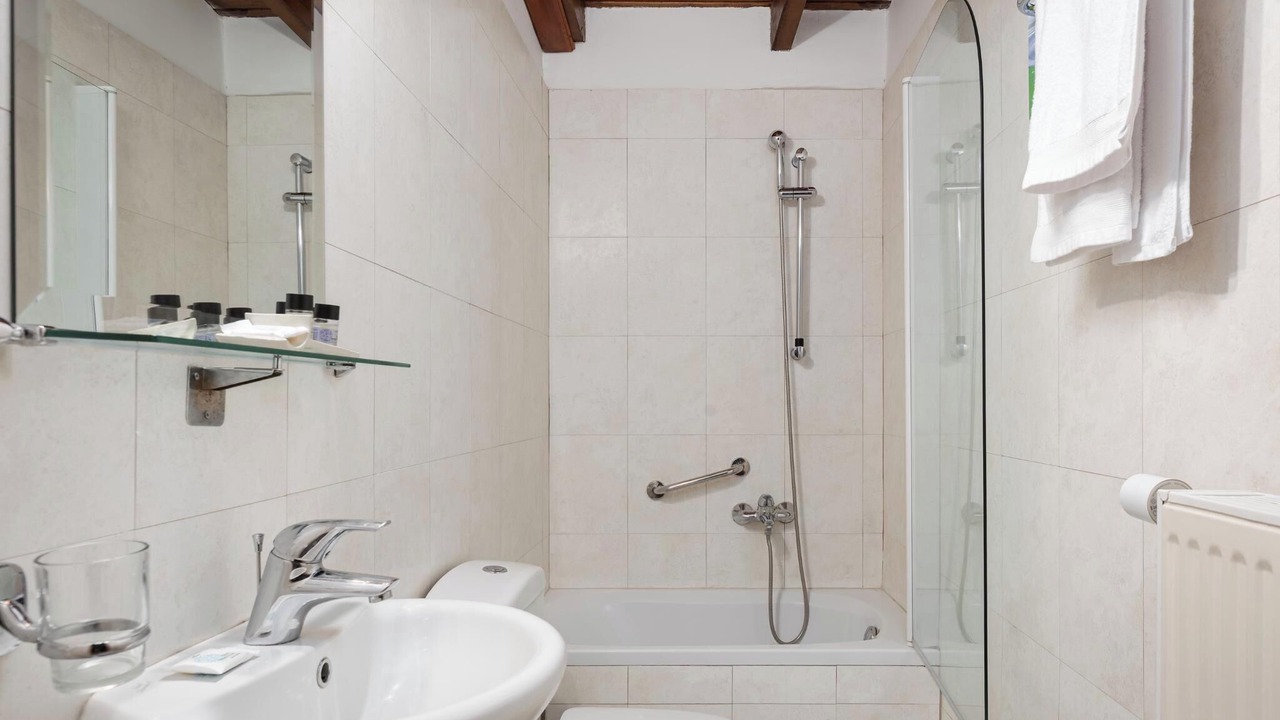 Photo of Bathroom in Delphi