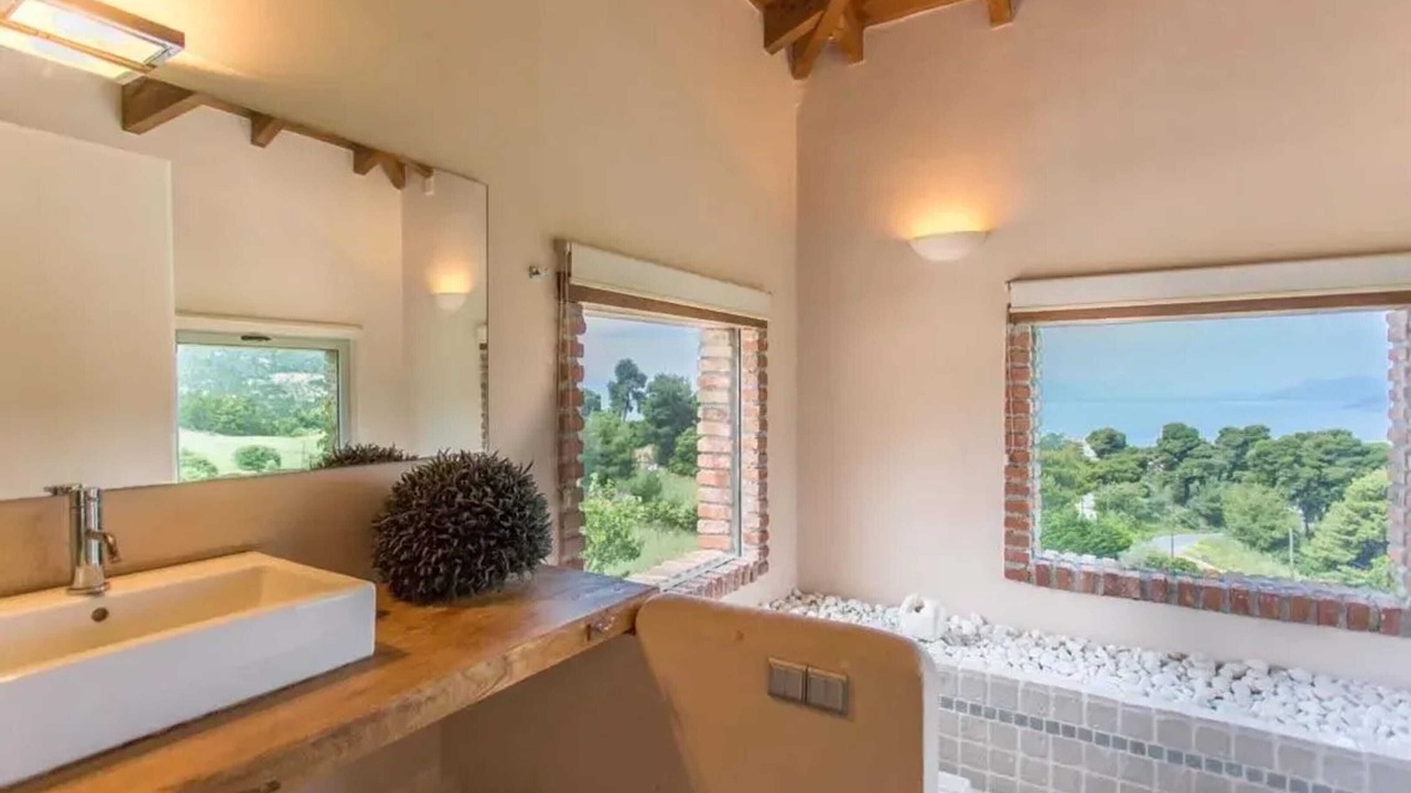 Photo of Bathroom in Stratoni