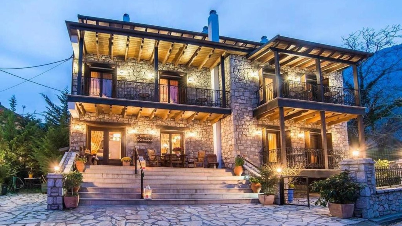 Photo of Buildings in Eptalofos