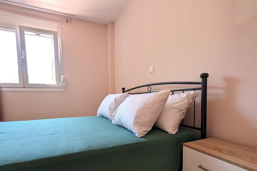 Photo of Bedroom in Kamena Vourla