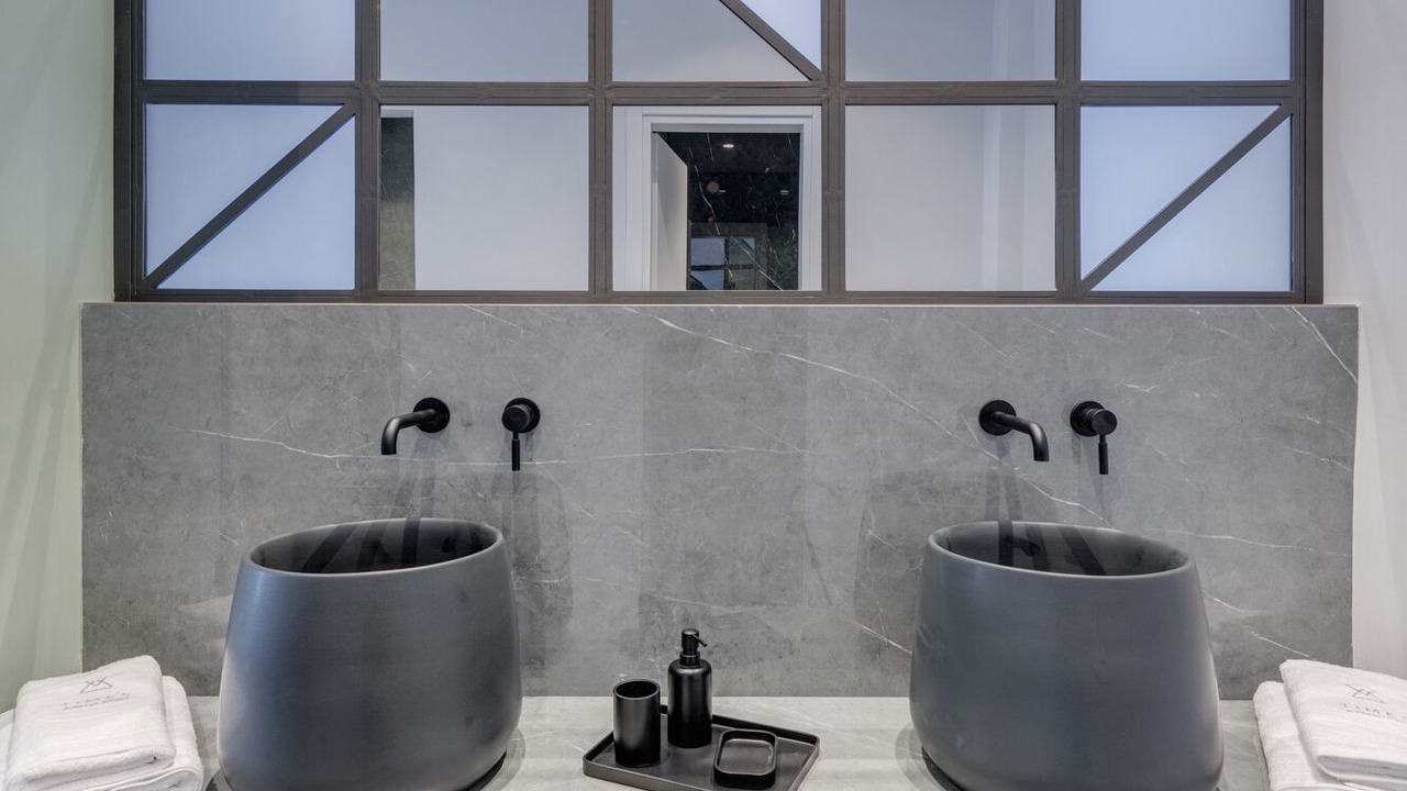 Photo of Bathroom in Ermoupoli