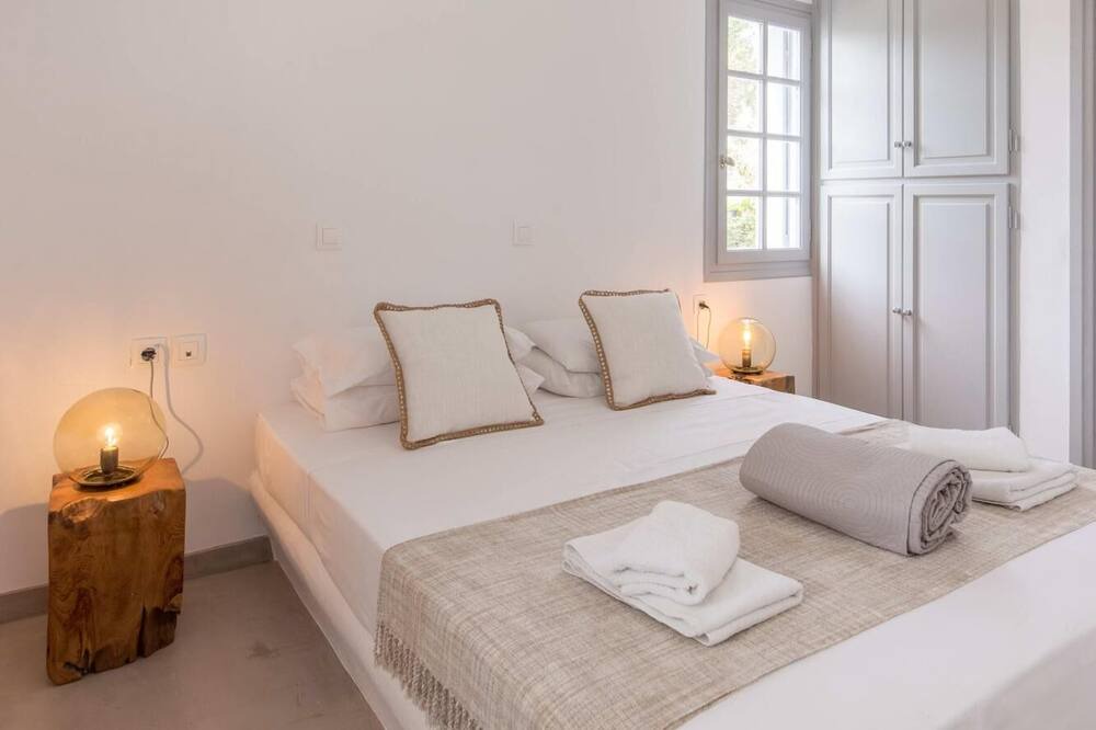 Photo of Bedroom in Platis Gialos