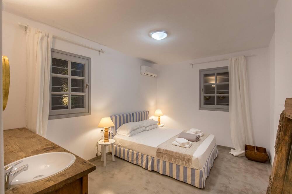 Photo of Bedroom in Platis Gialos