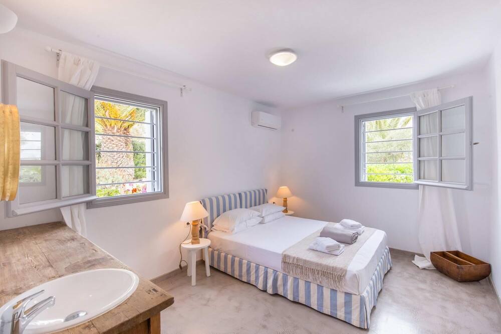Photo of Bedroom in Platis Gialos