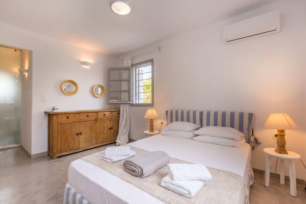 Photo of Bedroom in Platis Gialos