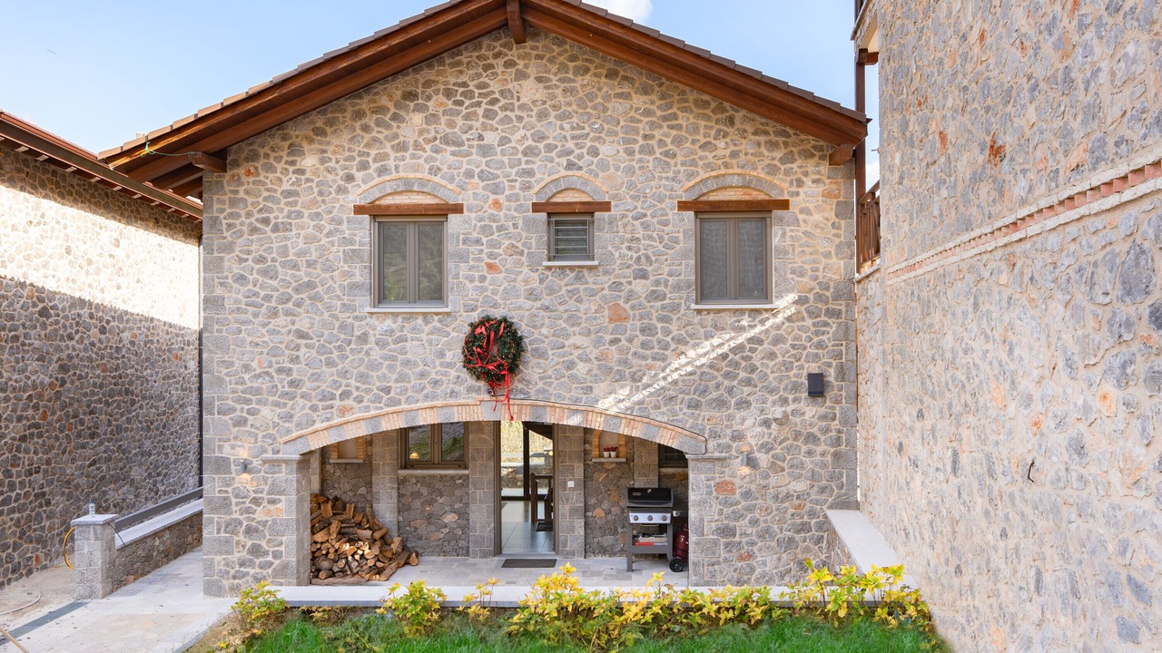 Photo of Outdoor in Eptalofos