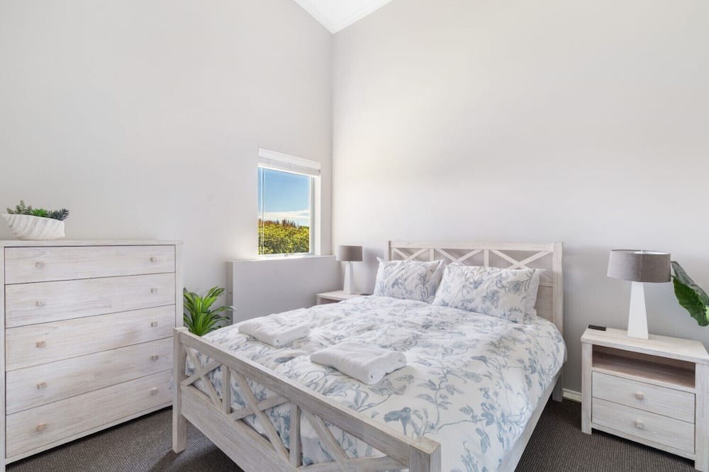 Photo of Bedroom in Castaways Beach