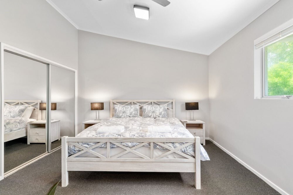 Photo of Bedroom in Castaways Beach