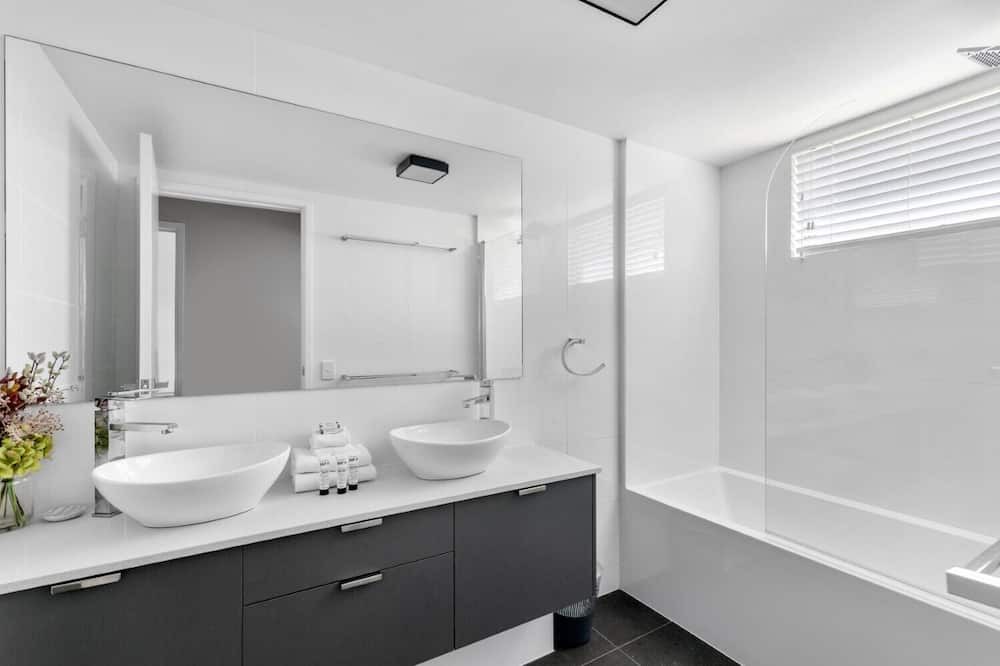 Photo of Bathroom in Castaways Beach