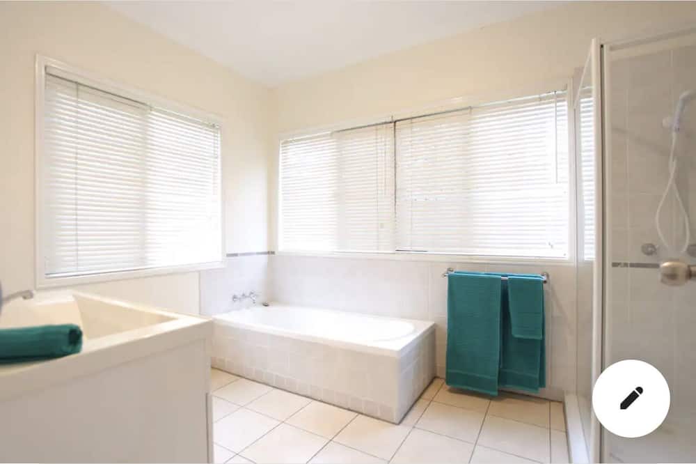 Photo of Bathroom in Thornlands