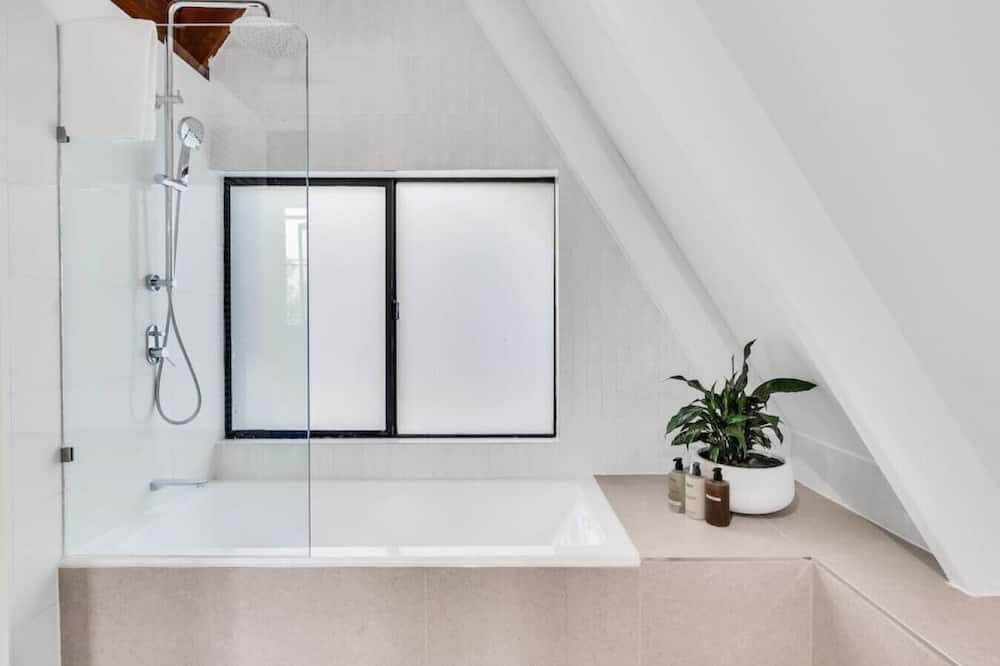 Photo of Bathroom in Glass House Mountains