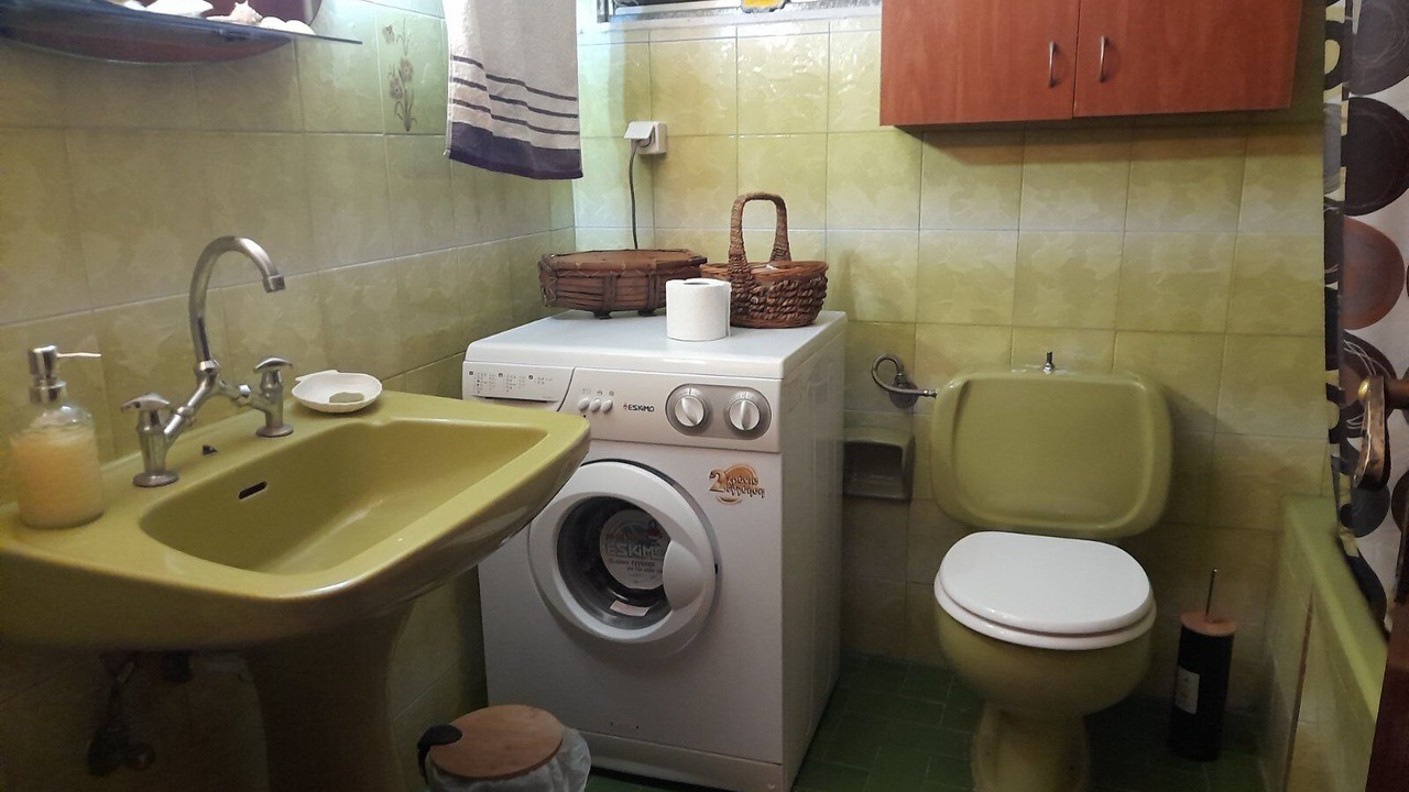 Photo of Bathroom in Lokroi