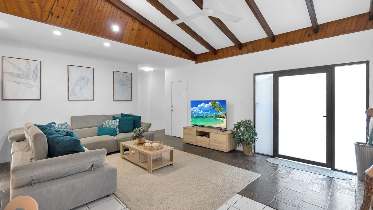 Photo of Livingroom in Trinity Beach