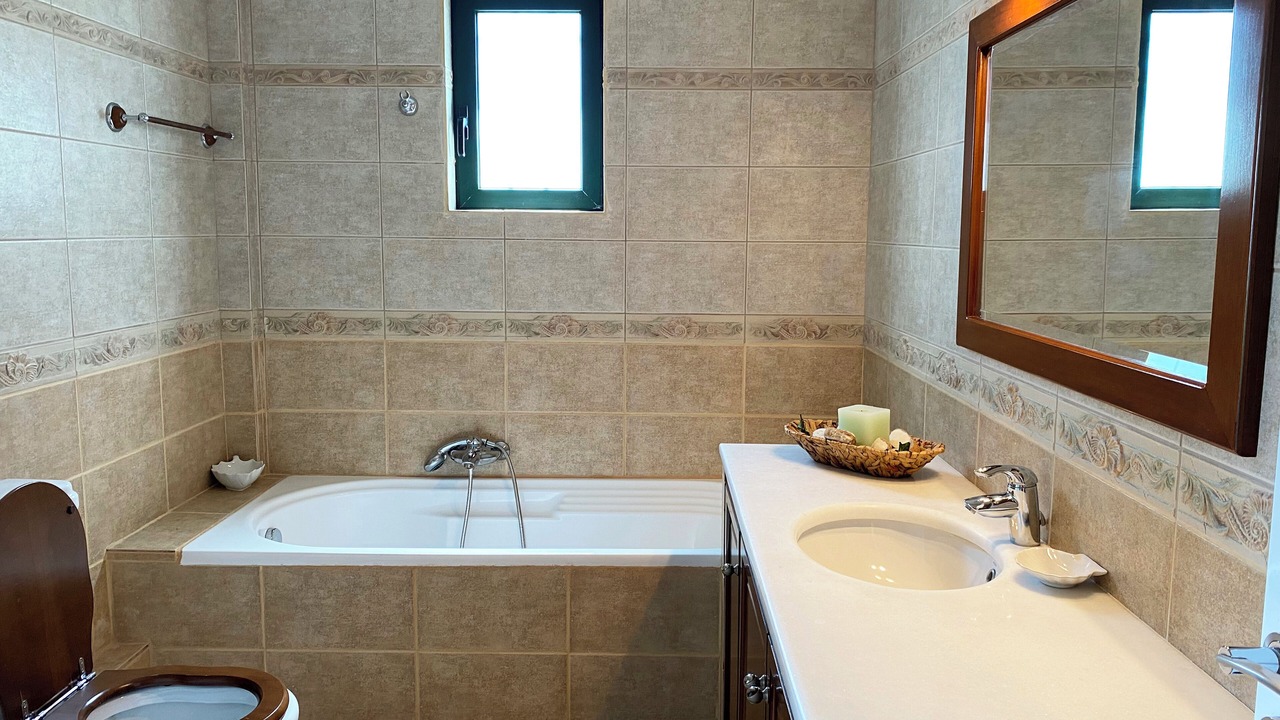 Photo of Bathroom in Zakhloritika