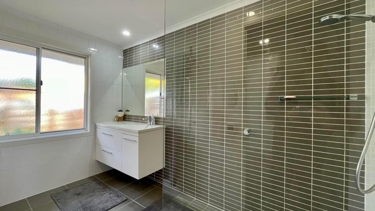 Photo of Bathroom in Dalveen