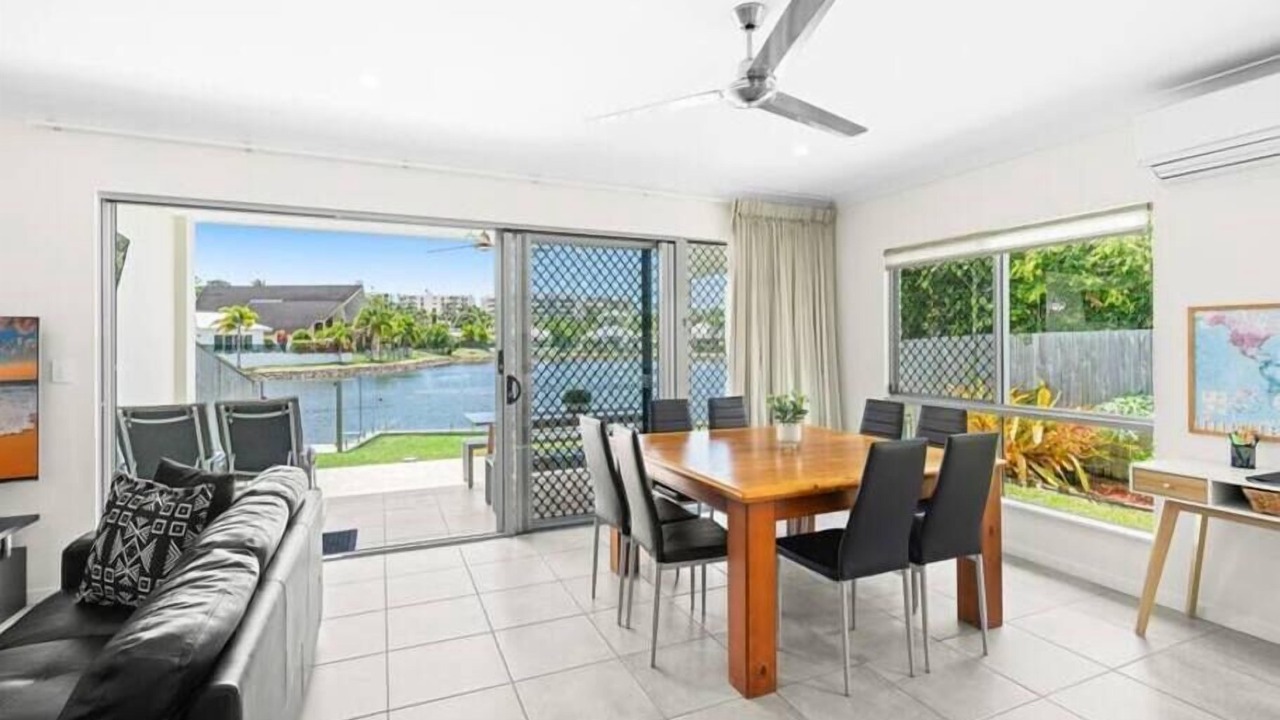 Photo of Livingroom in Trinity Beach