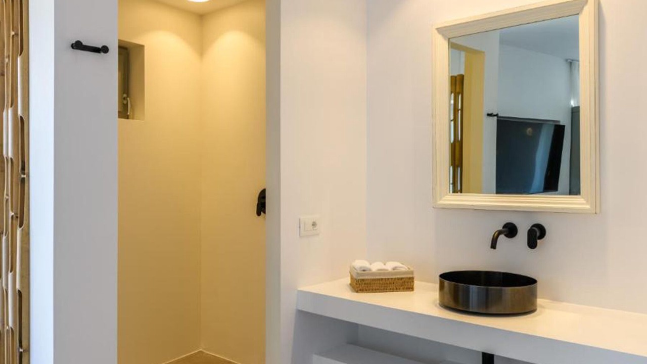 Photo of Bathroom in Ornos
