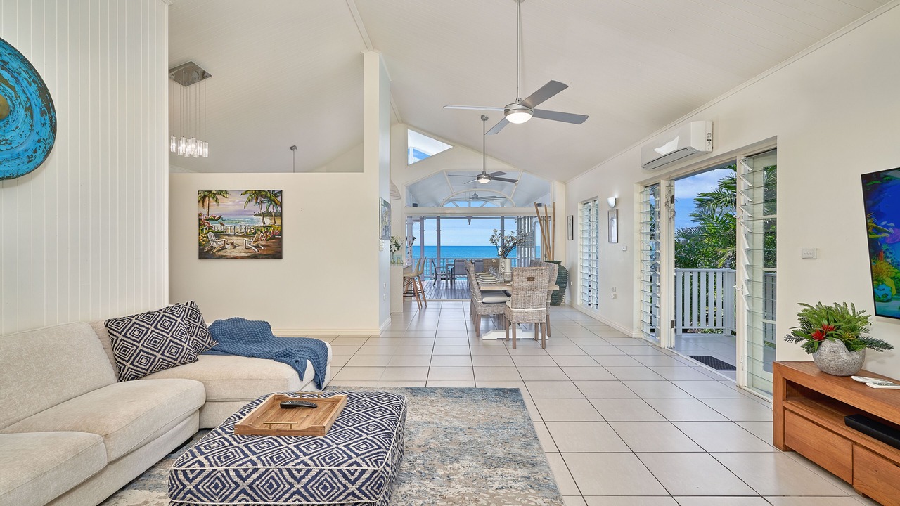 Photo of Livingroom in Holloways Beach