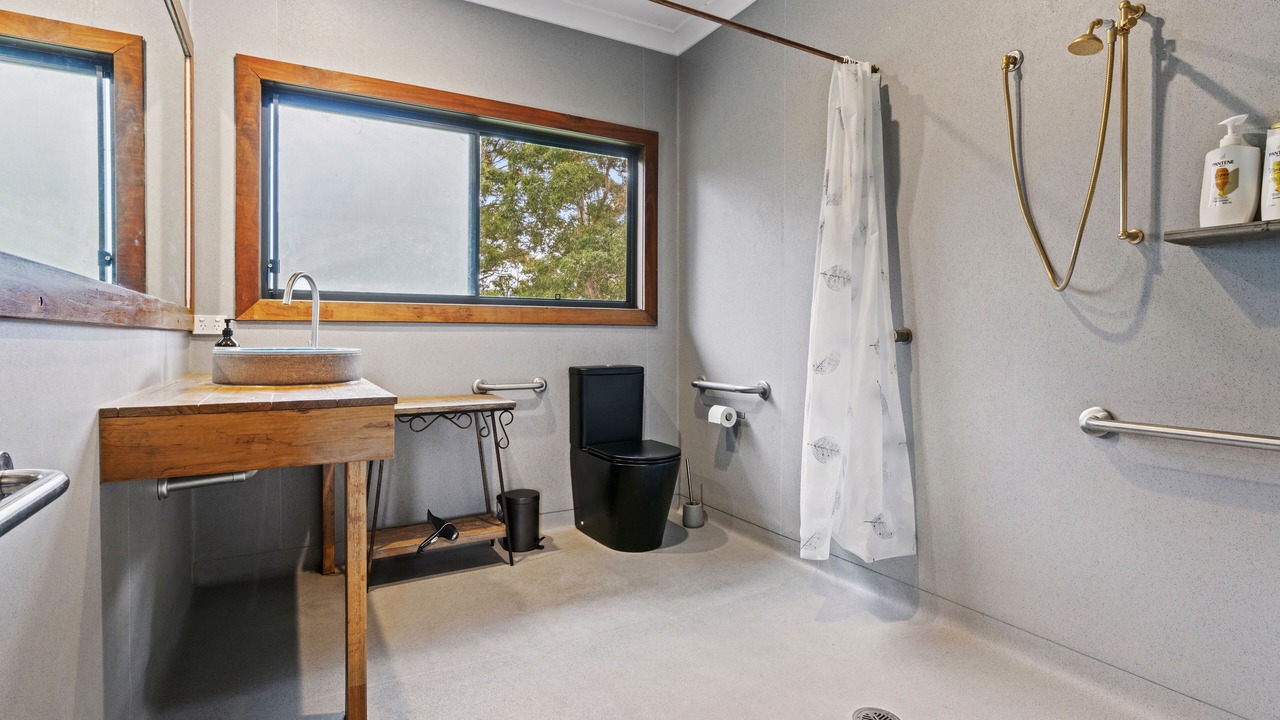 Photo of Bathroom in Austinville