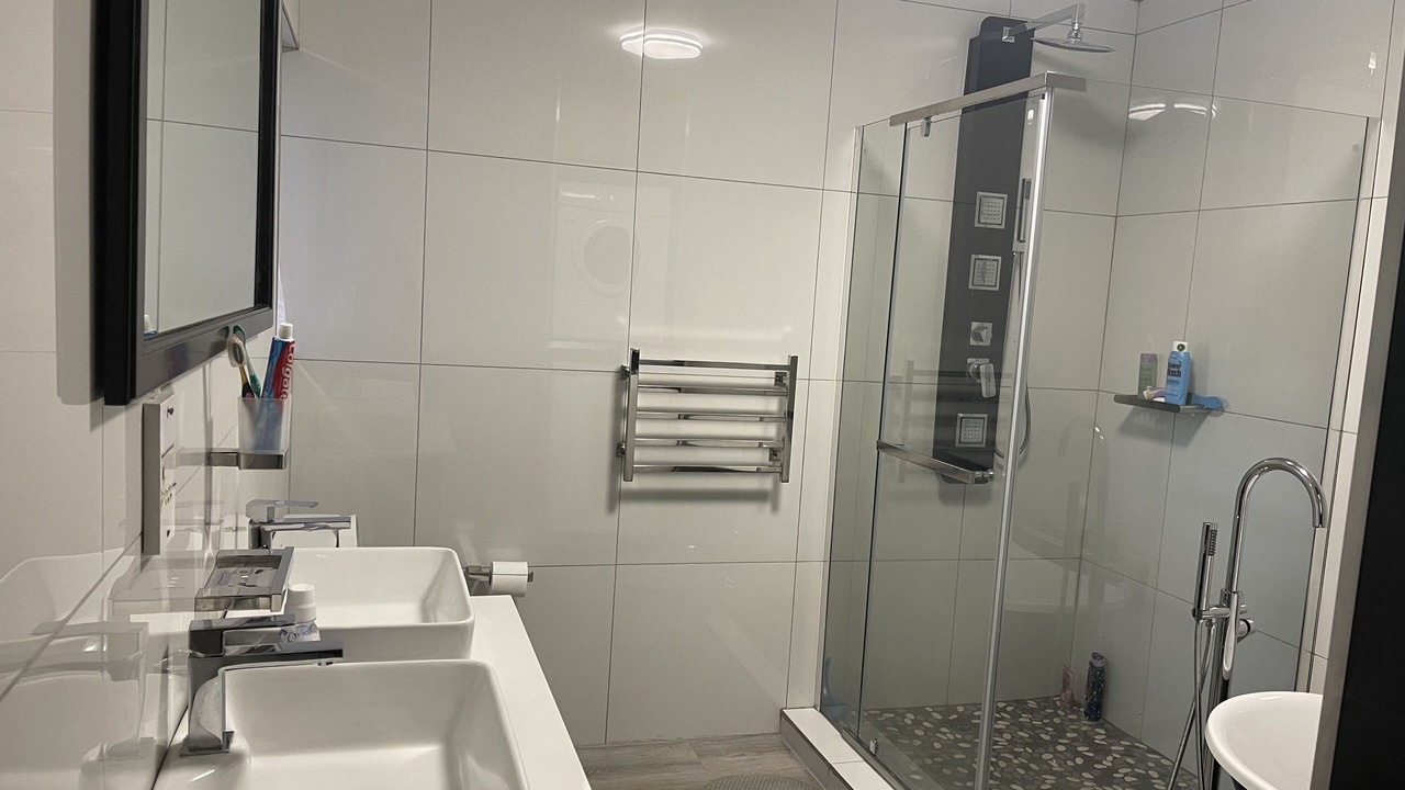 Photo of Bathroom in Strand