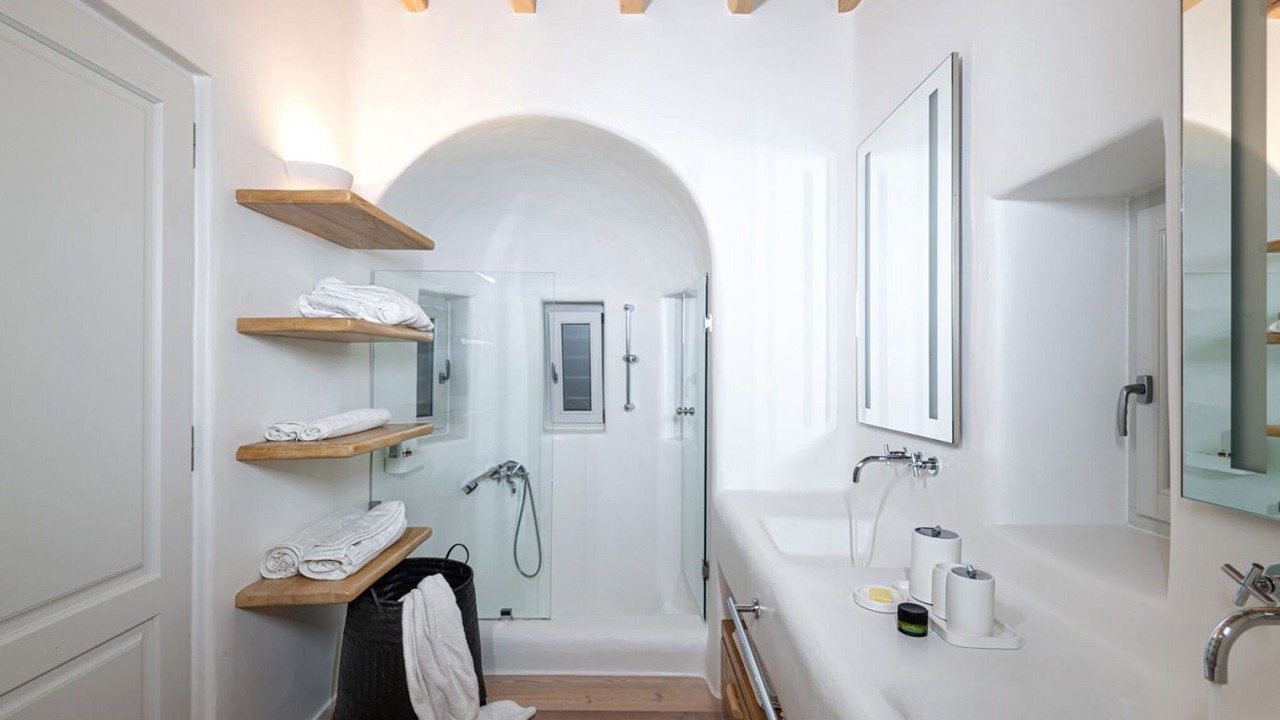 Photo of Bathroom in Tourlos