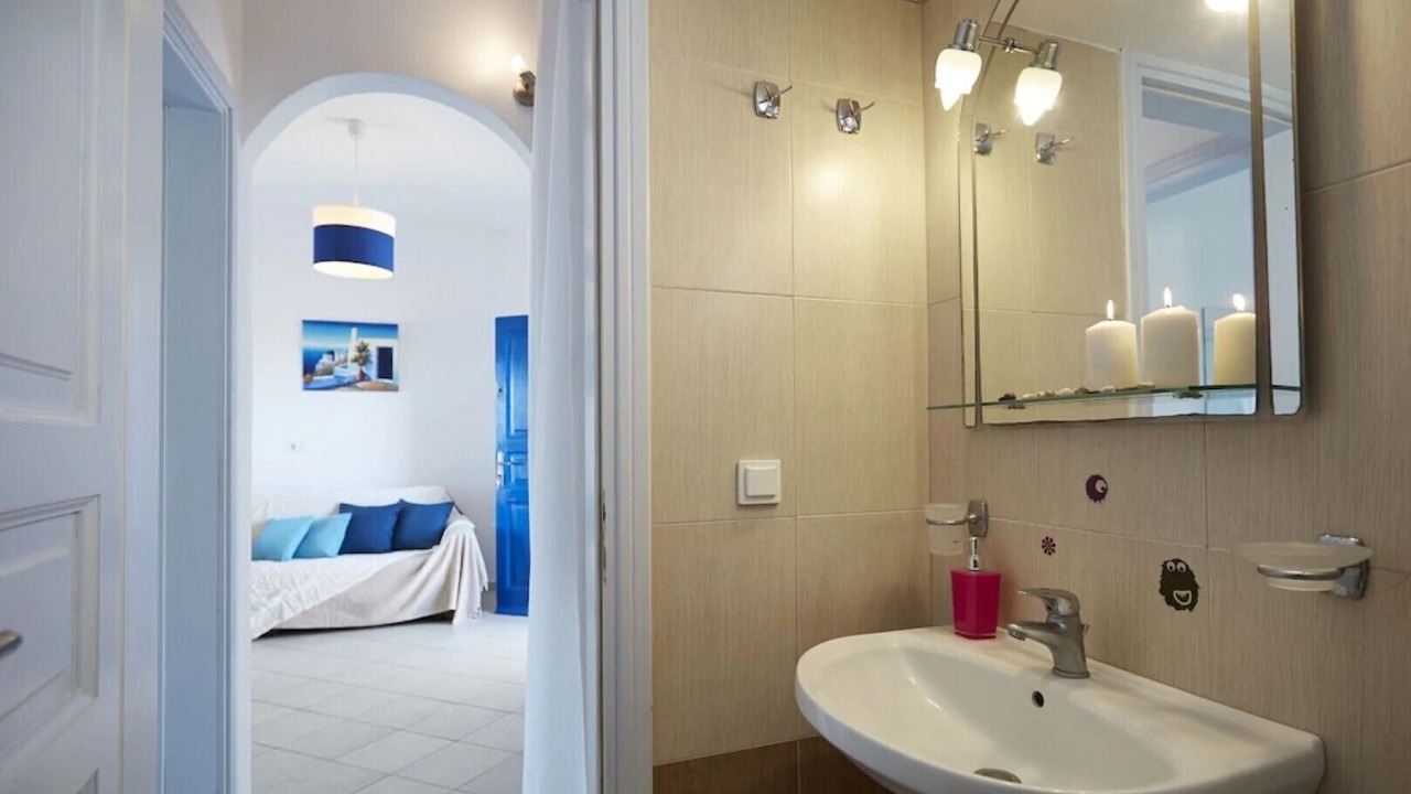 Photo of Bathroom in Kamari