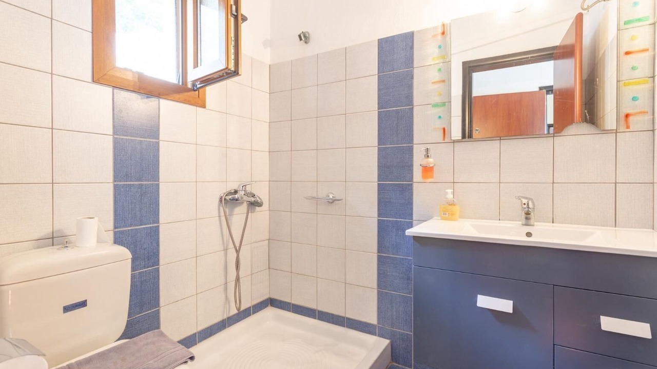 Photo of Bathroom in Glossa