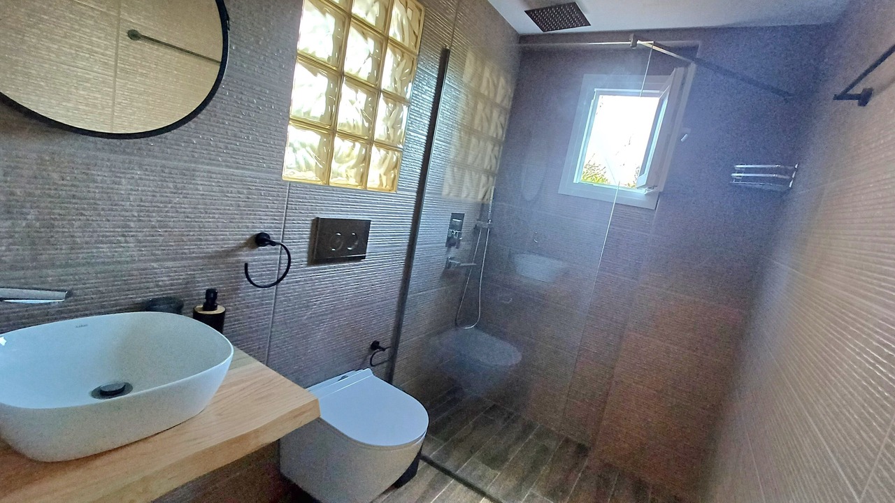 Photo of Bathroom in Katakolo