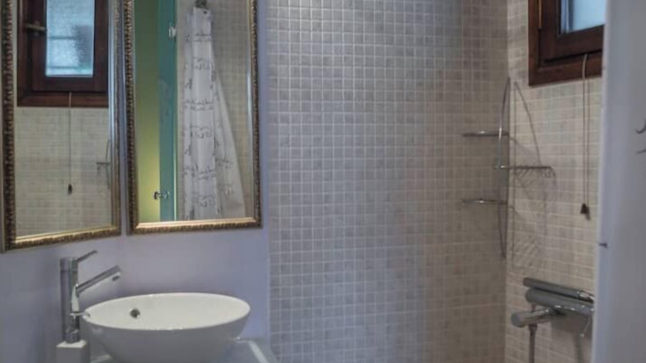 Photo of Bathroom in Katakolo